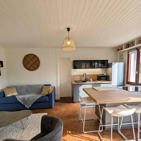 Bright Seaside With Private Garden Feriehus *