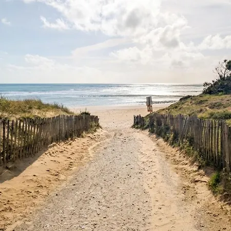 Bright Seaside With Private Garden