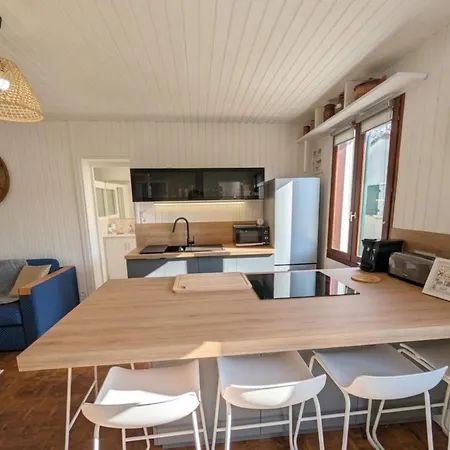 Bright Seaside With Private Garden Feriehus